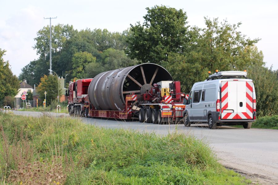 Rohrschuss Kolonne Schwertransport