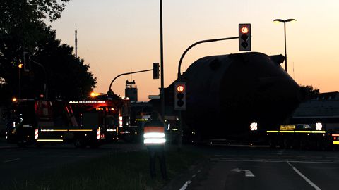 Engstelle passiert Schwertransport