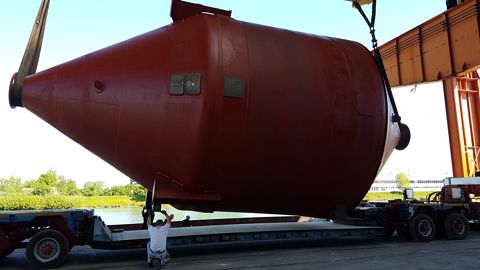 Umladung auf Schwertransporter